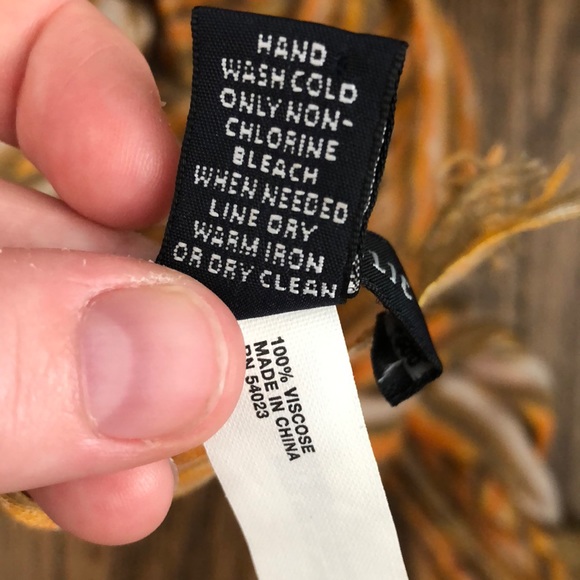 Banana Republic orange chevron scarf - Picture 3 of 4